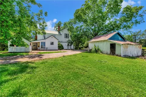 359 Earle Rd, Central, SC 29630 photo 6