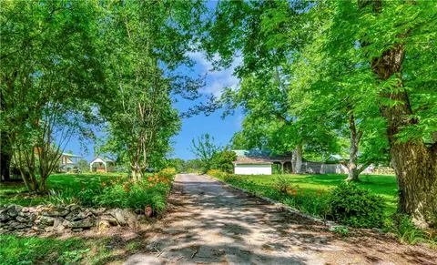 359 Earle Rd, Central, SC 29630 photo 4