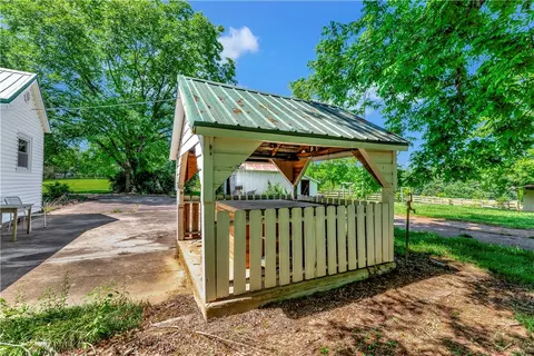359 Earle Rd, Central, SC 29630 photo 40