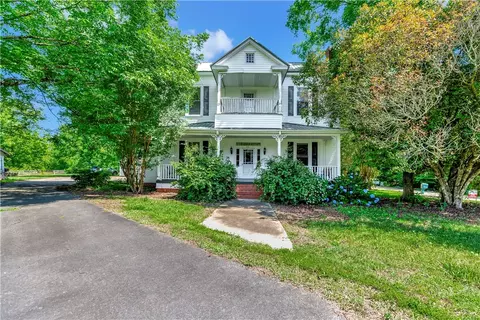 359 Earle Rd, Central, SC 29630
