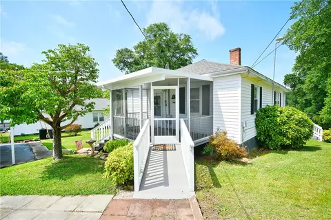 112 Cobb St, Easley, SC 29640 photo 2