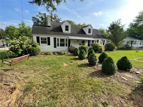 206 E 3rd Ave, Easley, SC 29640