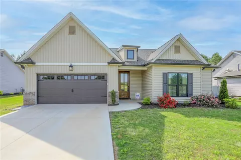 121 W Stewart St, Pelzer, SC 29669