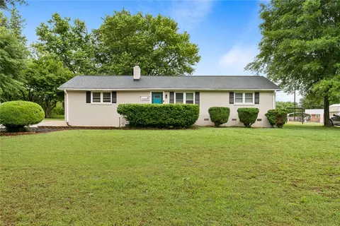 111 Cloverdale Dr, Anderson, SC 29626