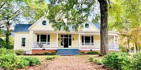 1106 N Main St, Abbeville, SC 29620