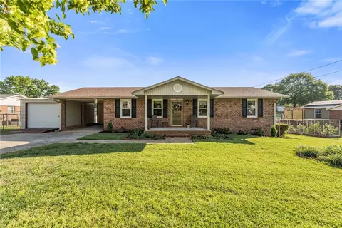 208 Victor Cir, Anderson, SC 29625