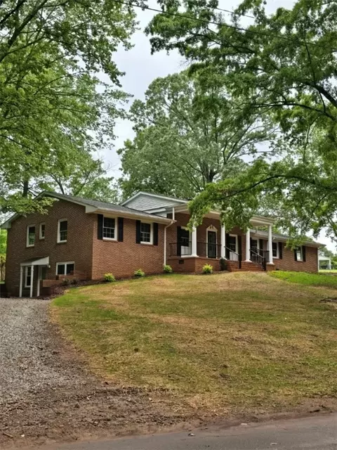 212 N Isundega St, Westminster, SC 29693
