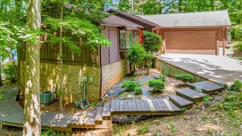 205 Apollo Dr, Seneca, SC 29672 photo 2