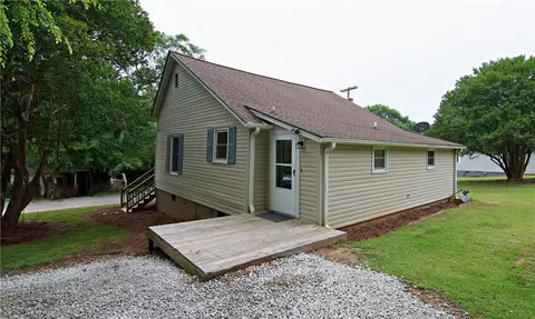204 Aiken St, Central, SC 29630 photo 6