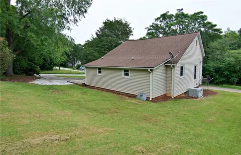 204 Aiken St, Central, SC 29630 photo 7