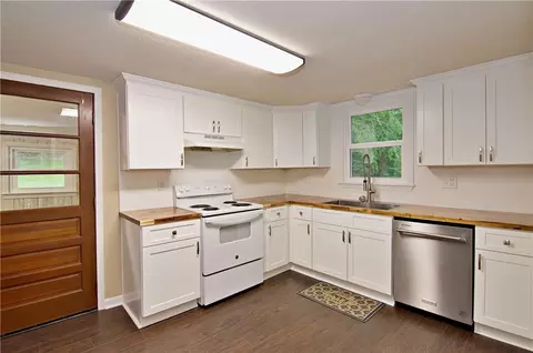 204 Aiken St, Central, SC 29630 photo 3