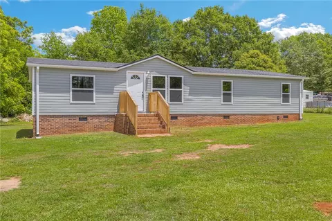 202 Jalan Dr, Williamston, SC 29697 photo 2