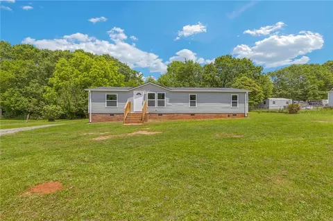 202 Jalan Dr, Williamston, SC 29697 photo 4