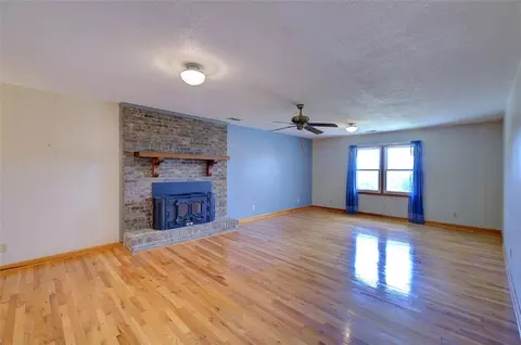 Living - 245 Stephens Rd, Pickens, SC 29671 photo 7 of 9