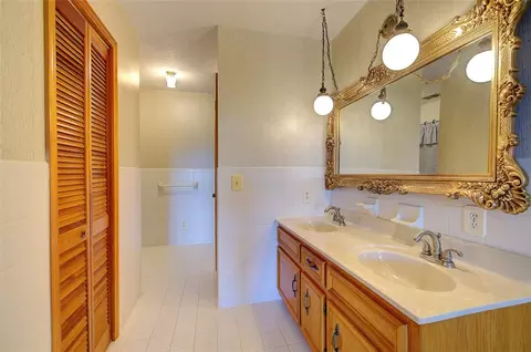 Bath - 245 Stephens Rd, Pickens, SC 29671 photo 1 of 2