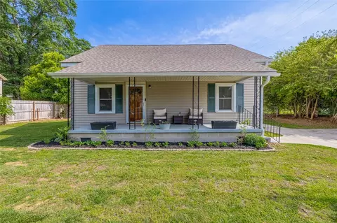 7 Stewart Ave, Greer, SC 29650