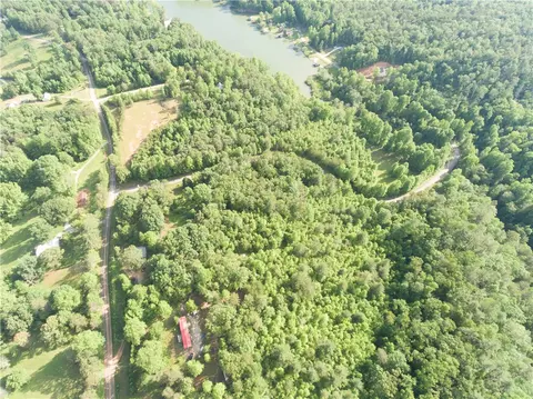 471 Cherokee Lake Rd, Tamassee, SC 29686