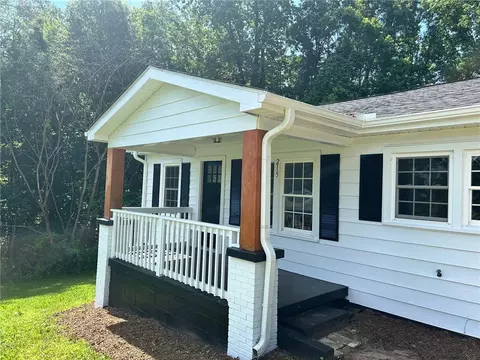 215 Holleman St, Seneca, SC 29678 photo 2