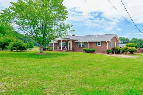 403 Joe Black Rd, Pelzer, SC 29669 photo 2