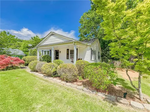 306 N Church St, Walhalla, SC 29691