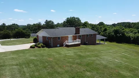 431 Latham Rd, Easley, SC 29640 photo 4