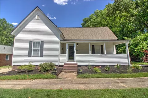 308 N Fairplay St, Seneca, SC 29678