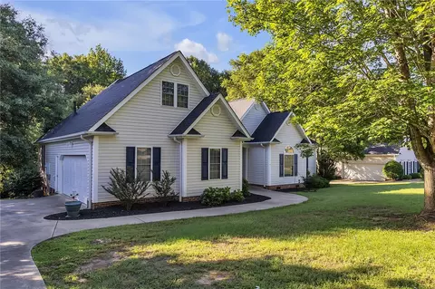 126 Red Maple Ln, Easley, SC 29642 photo 2