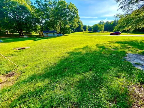 500 Trussel St, Honea Path, SC 29654 photo 2