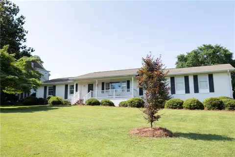183 E Queen St, Pendleton, SC 29670