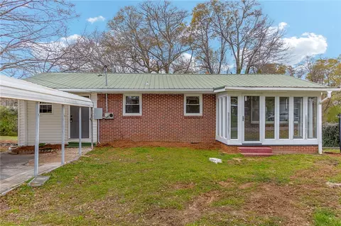 4 Shaw Dr, Williamston, SC 29697