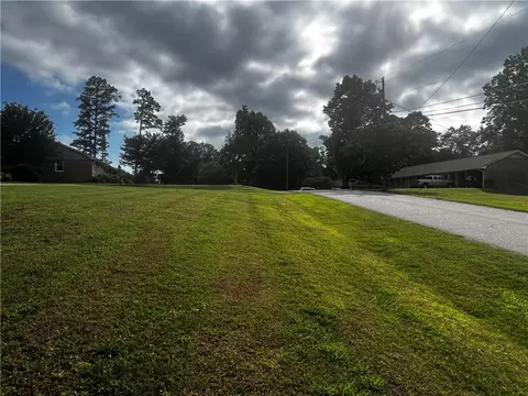 408 E Crescent Dr, Seneca, SC 29678 photo 19