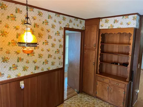408 E Crescent Dr, Seneca, SC 29678 photo 3