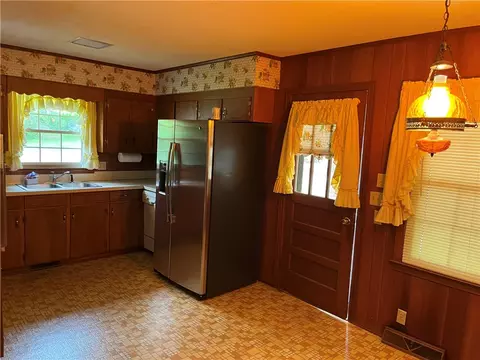 408 E Crescent Dr, Seneca, SC 29678 photo 5