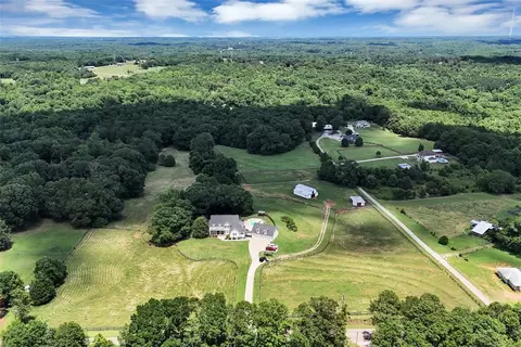 303 Berry Rd, Pelzer, SC 29669 photo 4