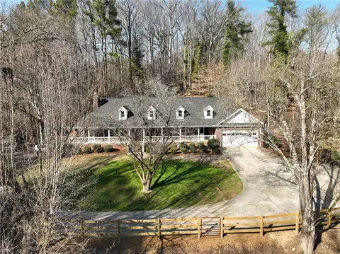 994 Maw Bridge Rd, Central, SC 29630