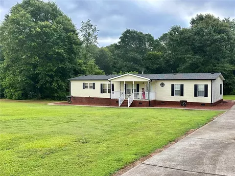 1511 Hattons Ford Rd, Townville, SC 29689