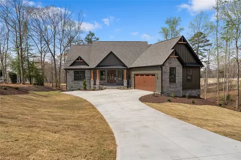 804 Grey Oaks Dr, Seneca, SC 29678