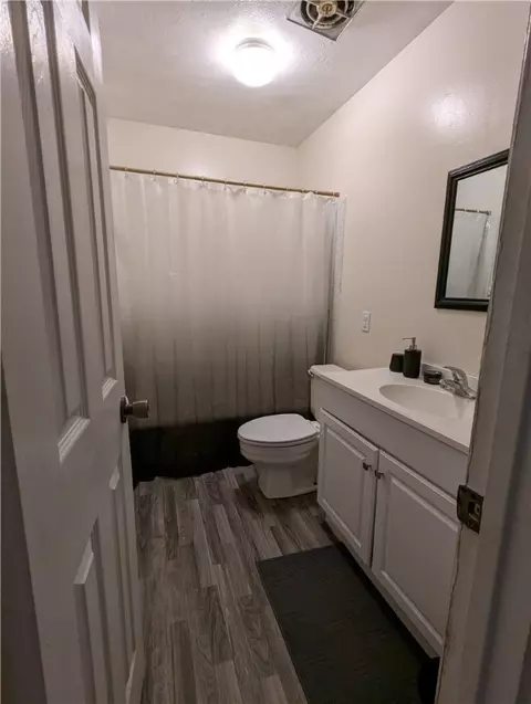 Bath - 202 Kennemore St, Central, SC 29630 photo 1 of 1
