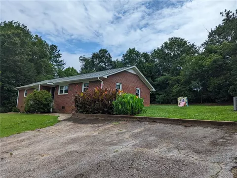 Exterior - 202 Kennemore St, Central, SC 29630 photo 8 of 10