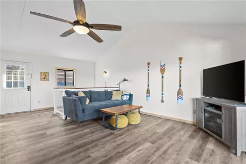 963 Fishermans Cove Dr, Seneca, SC 29672