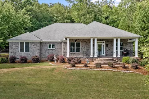 1109 Bay Dr, Fair Play, SC 29643