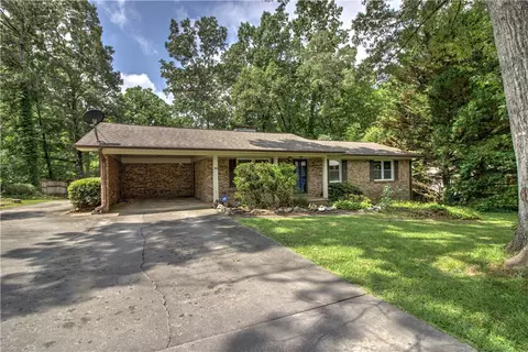 138 N Lovingood Ave, Walhalla, SC 29691
