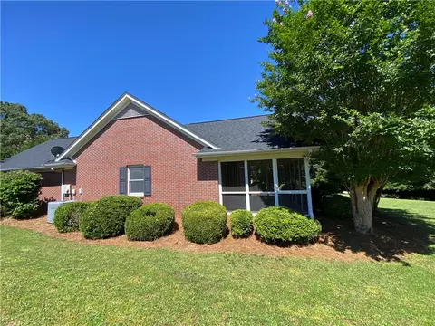 4003 Turnberry Loop, Seneca, SC 29678 photo 4