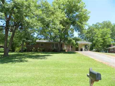 2021 Sheldon Dr, Anderson, SC 29621 photo 2