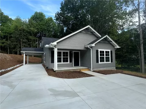 301 C Shadybrook Dr, Walhalla, SC 29691