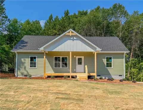 317 Doyle St, Westminster, SC 29693
