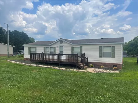 809 Pine Grove Rd, Seneca, SC 29678