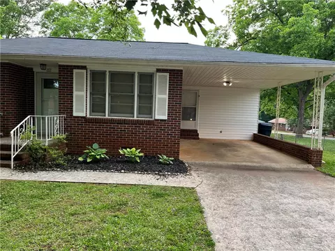 211 Darson Darson Dr, Anderson, SC 29621