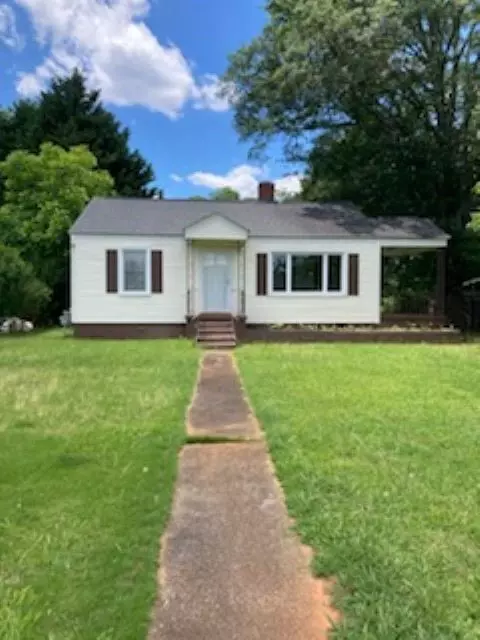 8 Curtis Dr, Greenville, SC 29611