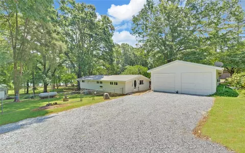 335 Water Oak Dell Dr, Lavonia, GA 30553